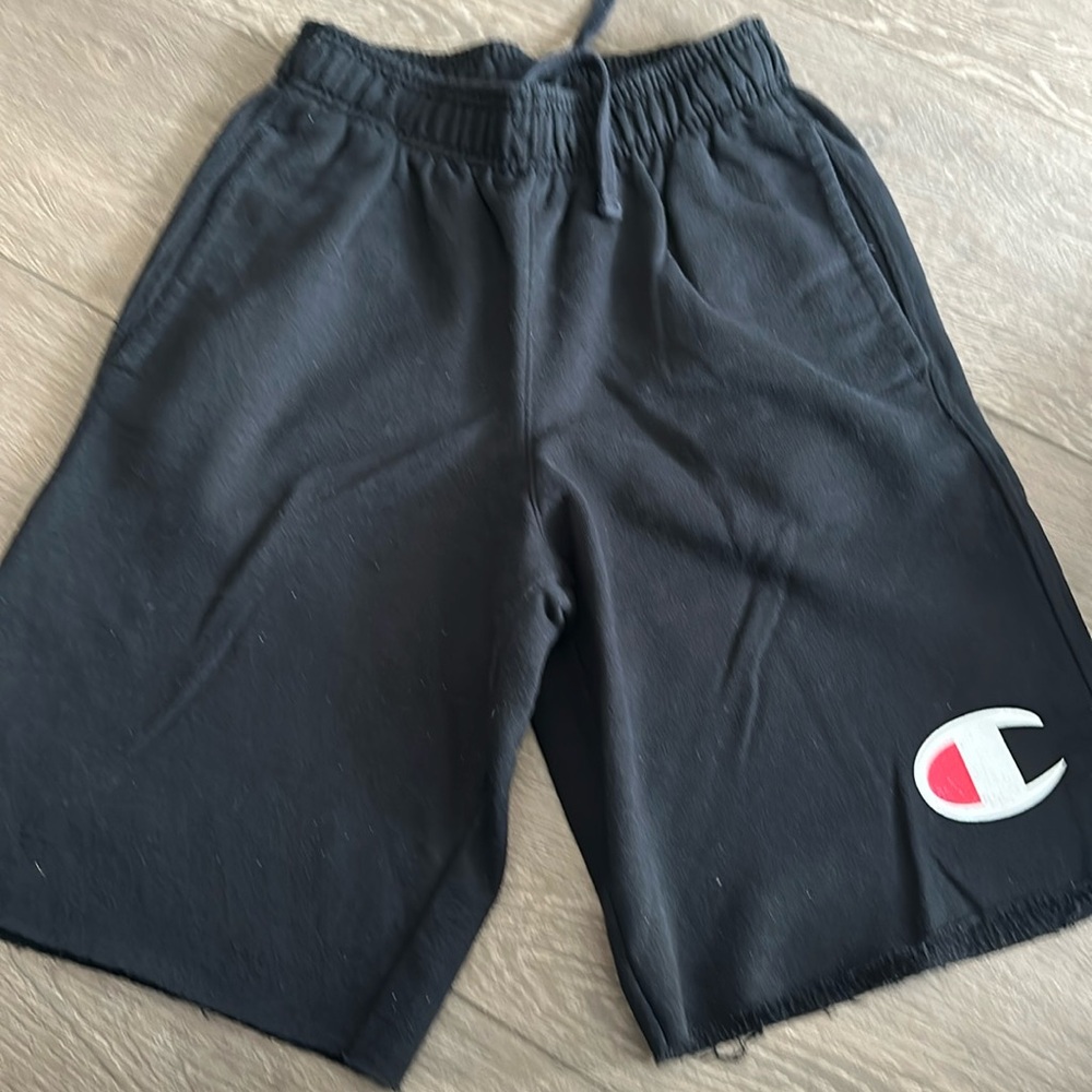 Boys size small 14-16 black champion fleece shorts.